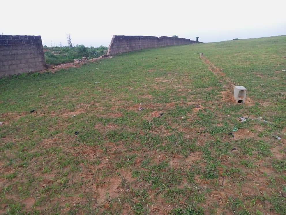 40 by 30 plot of Land Eastern bypass, Kusa da fakon idi — photograph 2