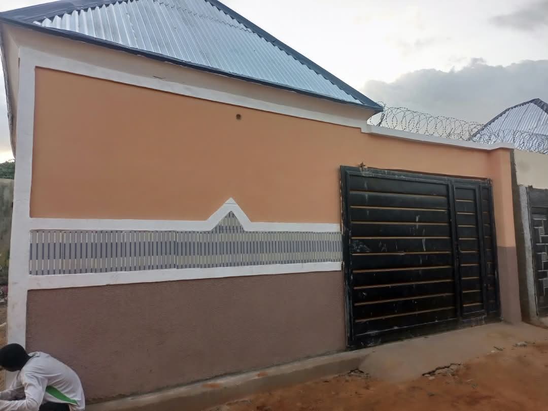 5 bedroom flat, with a toilet and kitchen and a parking space in mana babba area sokoto — photograph 2